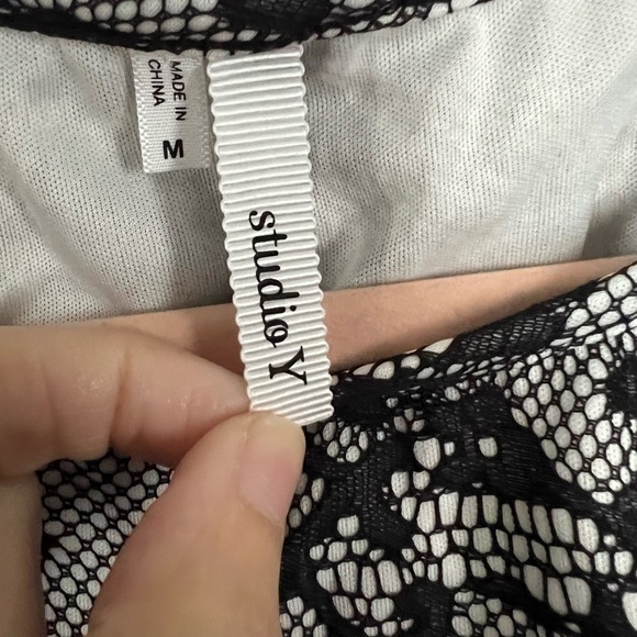 Studio Y Black and Gray Print Lace Trim Long Line Cami Size Medium Y2K - Picture 4 of 7